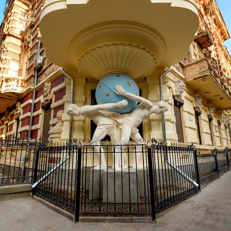 ЩО ПОДИВИТИСЯ